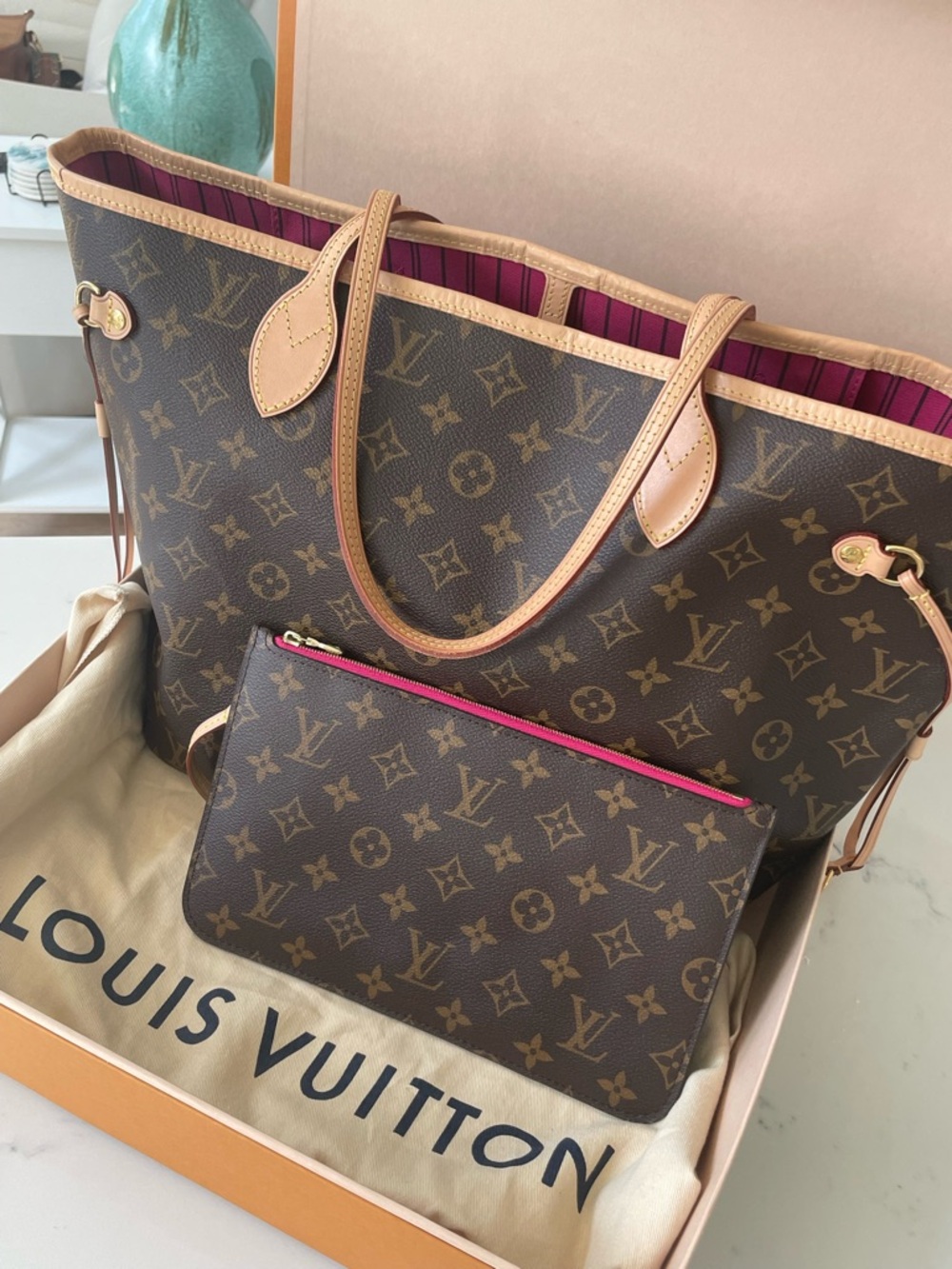Louis Vuitton Neverfull MM - Picture 5 of 10